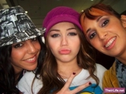 DPUPZATZWAMMGRKOWWR - aaa-rare poze miley -aaa