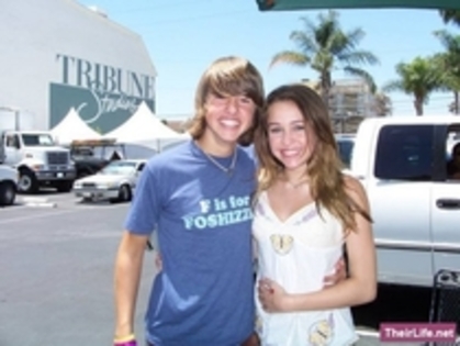 VVKUEIEBBGSBVZGCEBQ - aaa-rare poze miley -aaa