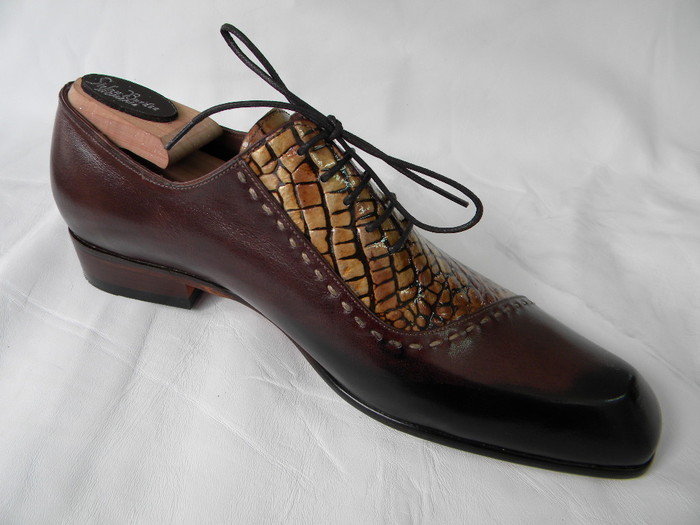 pantofi.john.art; Handmade shoes.Pantofi barbati lucrati manual.
WWW:STEFABURDEA:RO
