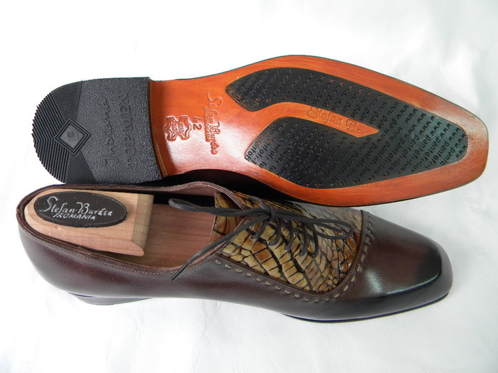 pantofi.john.art3; Handmade shoes.Pantofi barbati lucrati manual.
WWW:STEFABURDEA:RO
