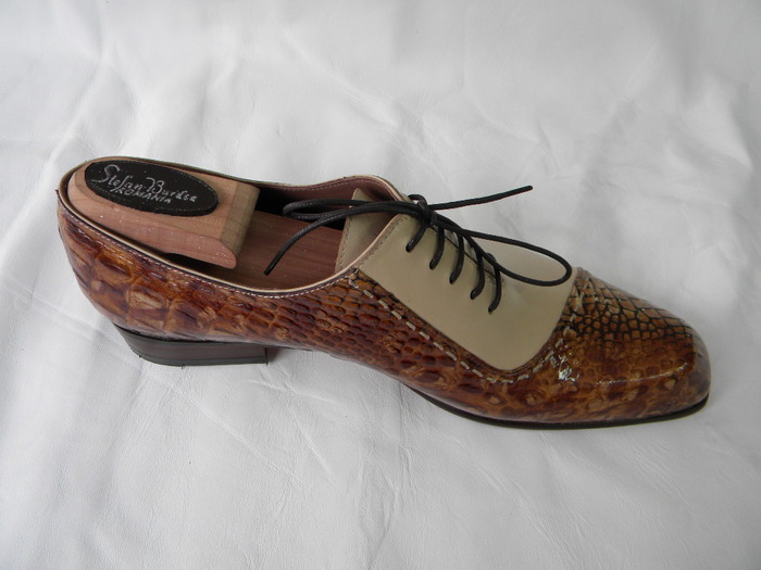pantofi.john.art4; Handmade shoes.Pantofi barbati lucrati manual.
WWW:STEFABURDEA:RO
