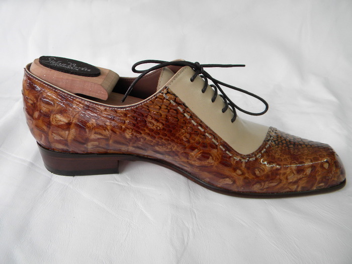 pantofi.john.art5; Handmade shoes.Pantofi barbati lucrati manual.
WWW:STEFABURDEA:RO
