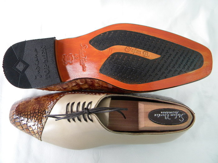 pantofi.john.art6; Handmade shoes.Pantofi barbati lucrati manual.
WWW:STEFABURDEA:RO
