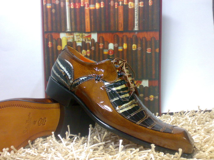 pantofi.stefan.alex.aramiu; Handmade shoes.Pantofi barbati lucrati manual.
WWW:STEFABURDEA:RO
