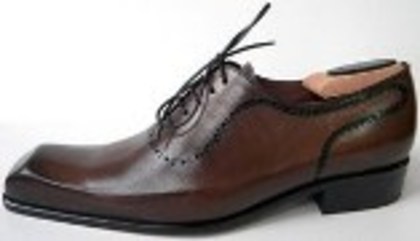 pantofi.Stefan Burdea.solo; Handmade shoes.Pantofi barbati lucrati manual.
WWW:STEFABURDEA:RO
