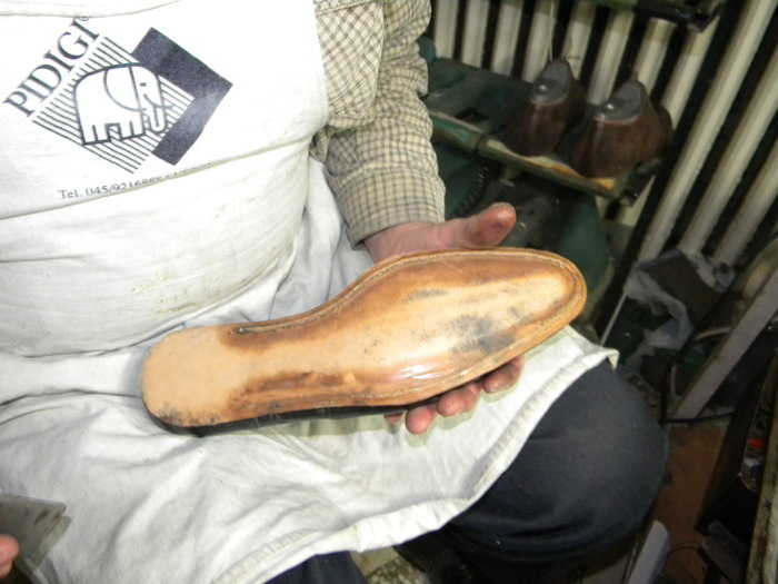 pantofi.shoes.stefan.burdea; Handmade shoes.Pantofi barbati lucrati manual.
WWW:STEFABURDEA:RO
