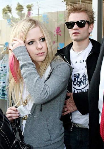 avril11_0_0_0x0_439x629 - Avril Lavigne biografie
