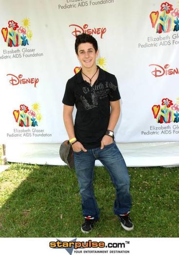 David_Henrie_1257512755_4