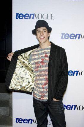 David_Henrie_1265268112_4