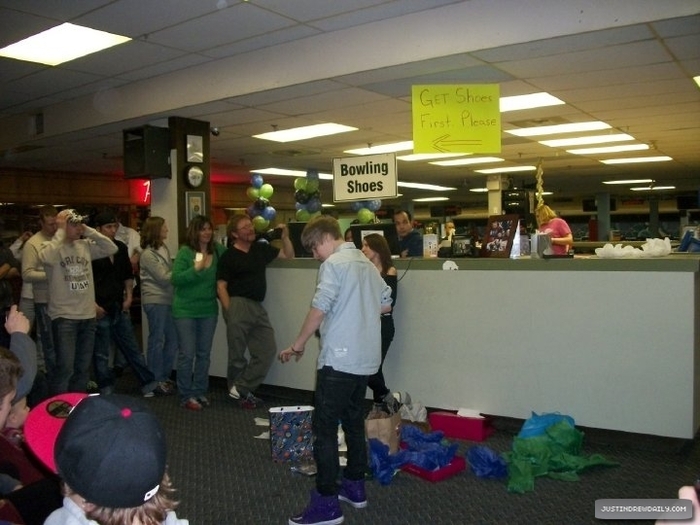  - xX Justin Party Xx