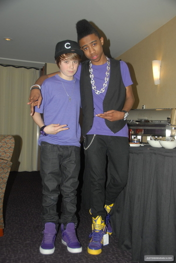  - xX Justin Party Xx