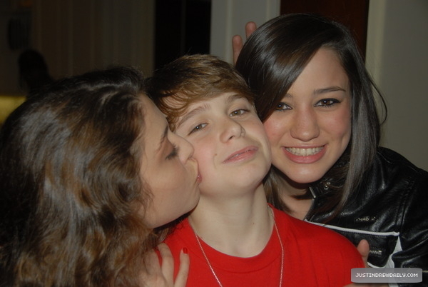  - xX Justin Party Xx