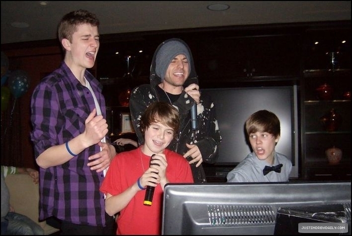  - xX Justin Party Xx