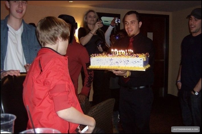  - xX Justin Party Xx