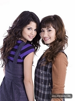 CMTRRTPVUATMQRPRTWV - Selena si Demi