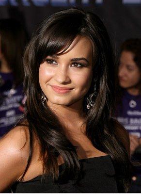 smiling - Demi Lovato