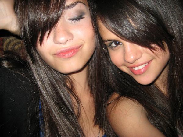 bf - Selena si Demi BFF