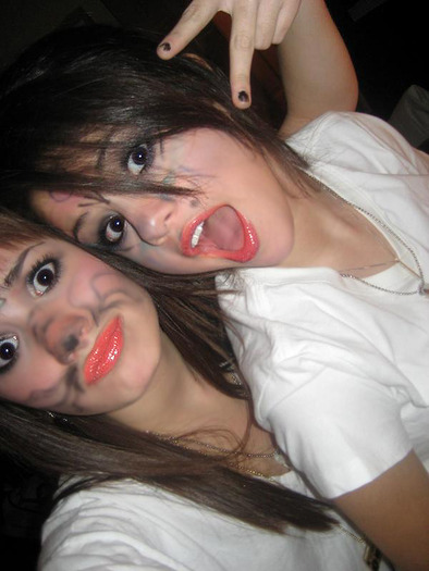 crazy - Selena si Demi BFF