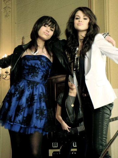 one and the same - Selena si Demi BFF