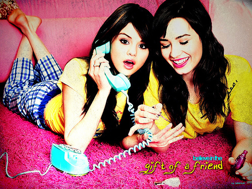 telephone - Selena si Demi BFF