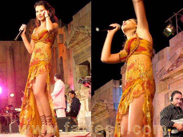 Nancy Ajram 00367 - Nancy concert Jarash 2004