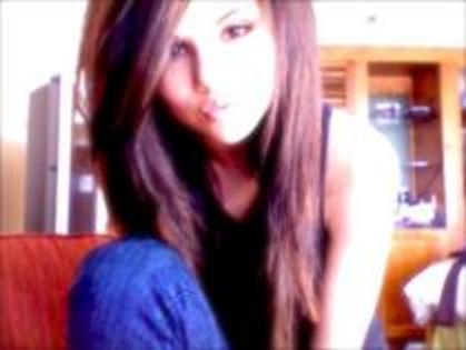 lovesel - SeLeNa-OlD PiC---She wAs LoOk at FaMiLy GuY