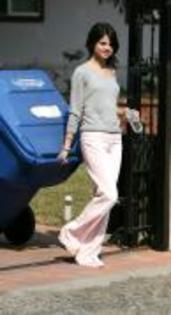 CFCVYNQDBZPWVJIMDGJ - poze selena gomez