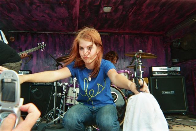 Hayley-Williams-hayley-williams-1703974-640-427 - Rare picz with Hayley