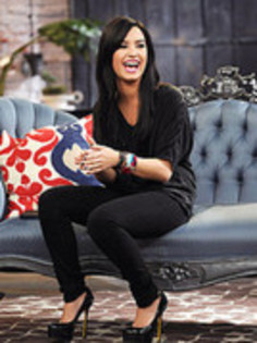 12787108_UAHSVMKKV - demi lovato e cool