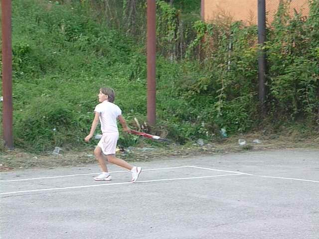 P1000540 ANCA O MICUTA MARE IUBITOARE DE TENIS - SOTUL MEU -SPORTIV CONVINS