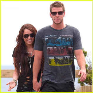 miley-cyrus-liam-hemsworth-holding-hands