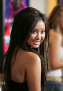 IPDRORYUFVJINTNSCMU - brenda song