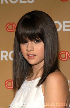 Selena Gomez - Cine este 2-incheiat