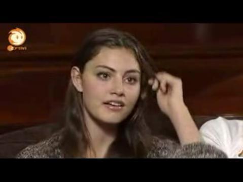 Girl-phoebe-tonkin-2619048-479-359