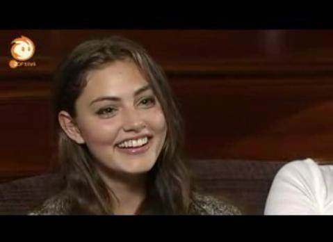 Girl-phoebe-tonkin-2619051-479-348