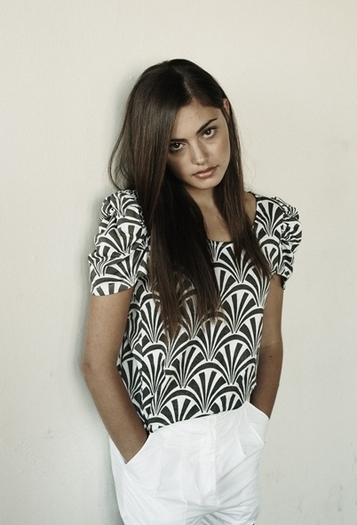 Phoebe-Tonkin-phoebe-tonkin-2619008-402-591 - h2o just add water