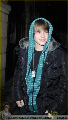 J-B-Candids-justin-bieber-9934520-225-399