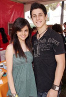 13176313_IVXCHRKXB - Selena And David