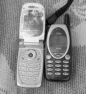9965789_IPNGHOCVT - telefoane cu clapeta