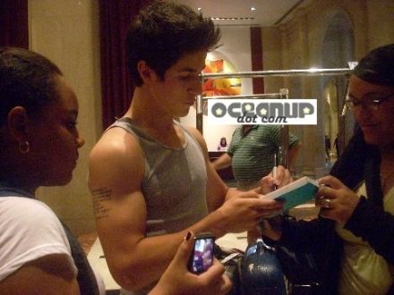 7ruli40n3tme043u - poze 2010 David Henrie  jastin russo