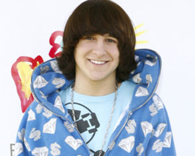 me5dq9t67pyuqdtm - poze Mitchel Musso 2010