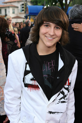 l4aw69ot48kao94a - poze Mitchel Musso 2010