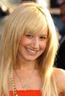 EBHFCTCSAMTICFWEAIH - cat la suta va place de Ashley tisdale