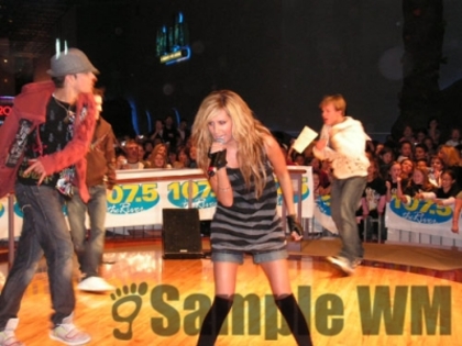 2illt3l - Ashley Tisdale
