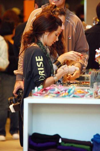 5fi2pd - Ashley Tisdale