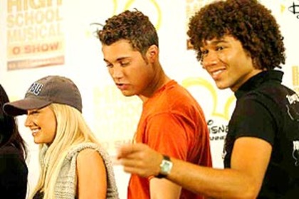 9hrwqu - Ashley Tisdale