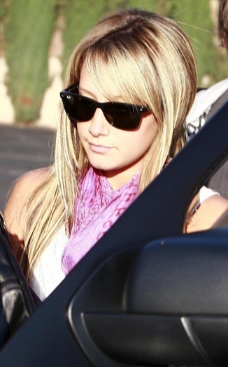 11u82np - Ashley Tisdale