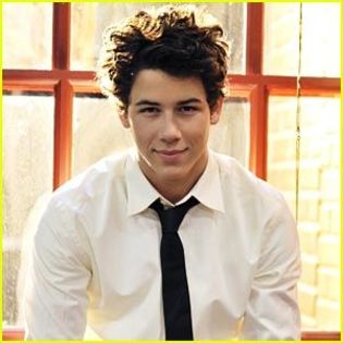 caqnzb2mji6w2bjq - poze nick jonas noi