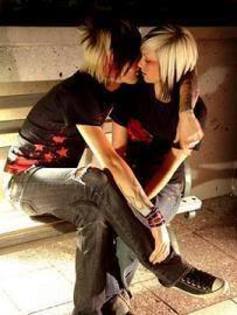 Emo-Couple-emo-9049557-203-270