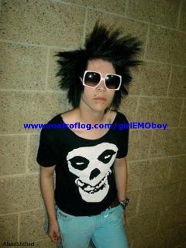 -Emo-emo-7096635-375-500 - album pt my bff bitha moah Mile mirelutzadeea
